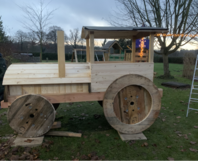 Spielzeugtraktor aus Holz