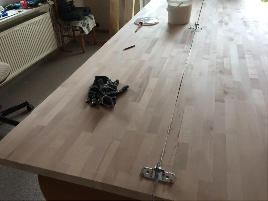 Holztischplatte mit Scharnieren