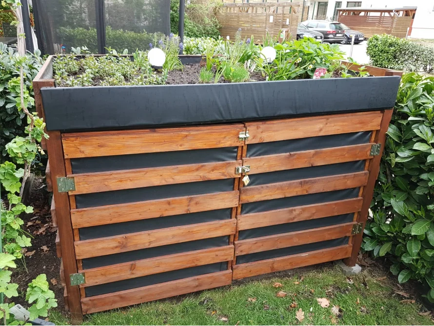 Hochbeet aus Holz mit Pflanzfläche