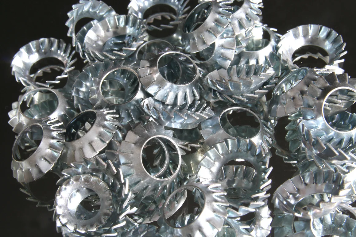 Metallringe auf einem Haufen