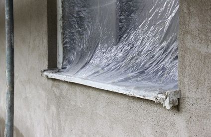 RT Fassade verputzen Fenster 21 07 717x467 Fassade verputzen Fenster Türen abkleben Anputzleisten