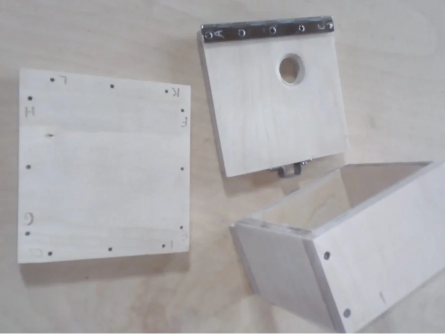 Holzteile für einen Nistkasten