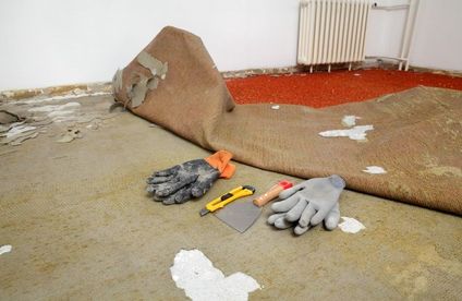 RT Laminat verlegen Teppich entfernen 20 51 717x467 alten Teppichboden entfernen
