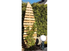 Holzrankgitter in Blattform