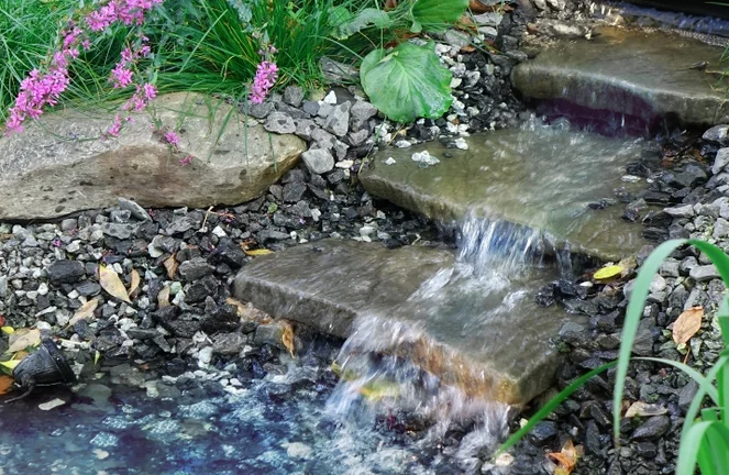Wasserfall selbst bauen: DIY-Anleitung & Ideen