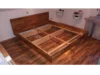 Unfertiges Bettgestell aus Holz