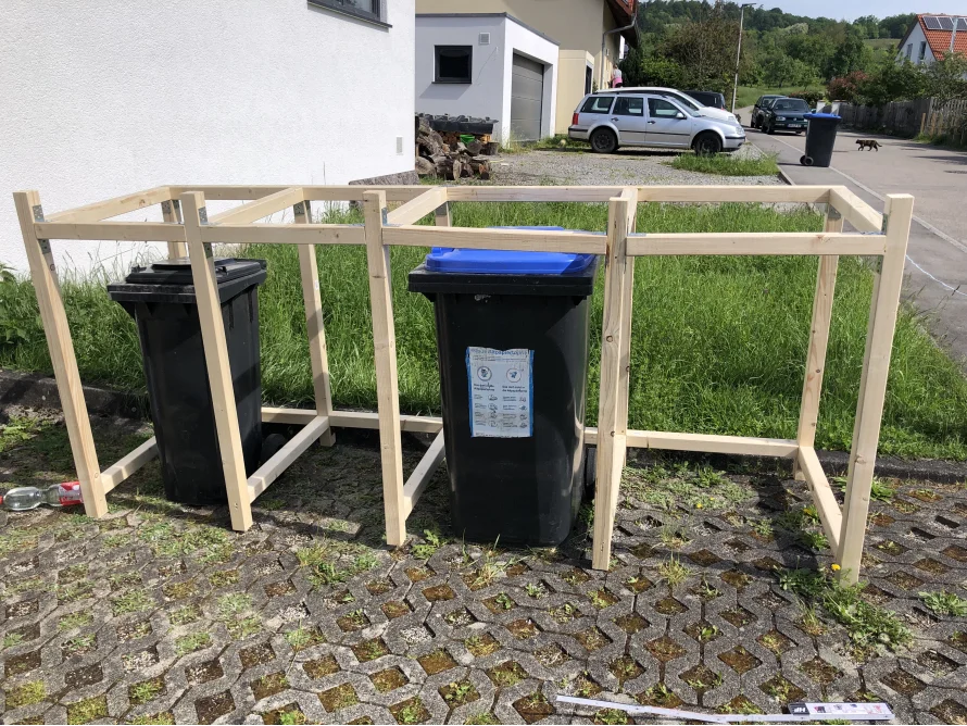 Holzrahmen für Mülltonnen