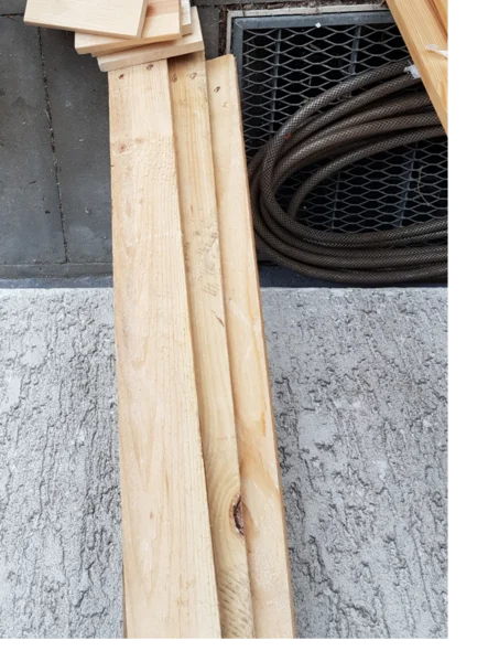 Holzlatten an Hauswand