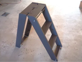 Zusammenklappbare Trittleiter aus Metall