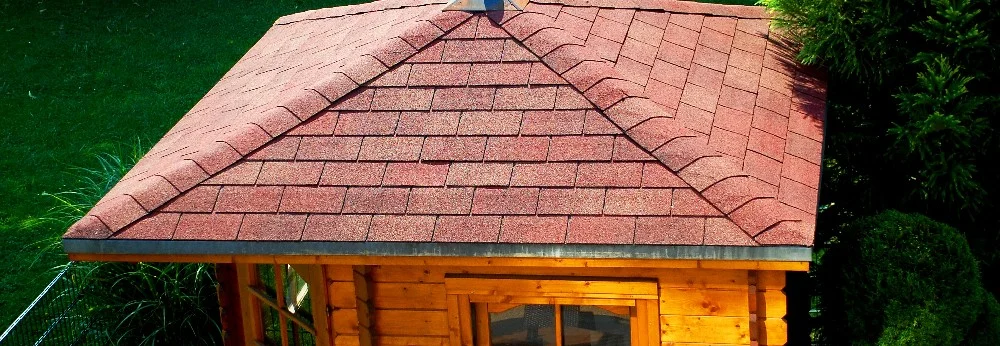 Gartenhaus mit rotem Dach