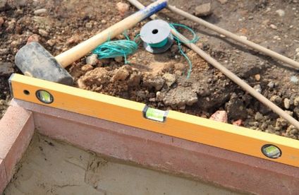 RT Terrasse mit Feinsteinzeug Randsteine 21 06 717x467 Randsteine für die Terrasse werden angelegt