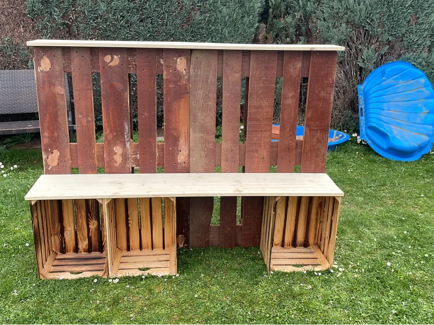 Gartenbank aus Holzpaletten