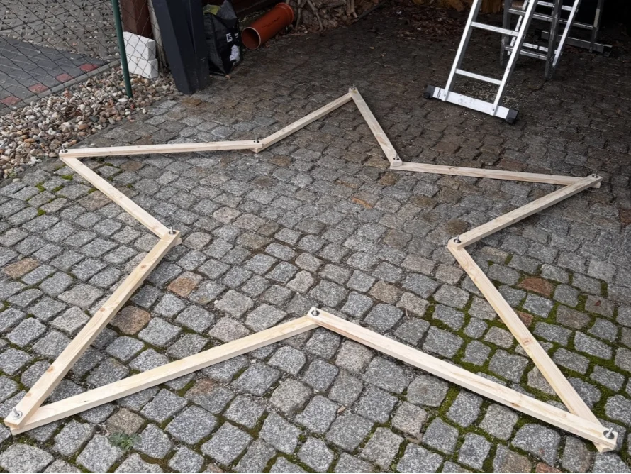 Holzrahmen in Sternform