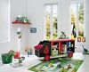 Kinderzimmer mit Spielzeugauto-Regal