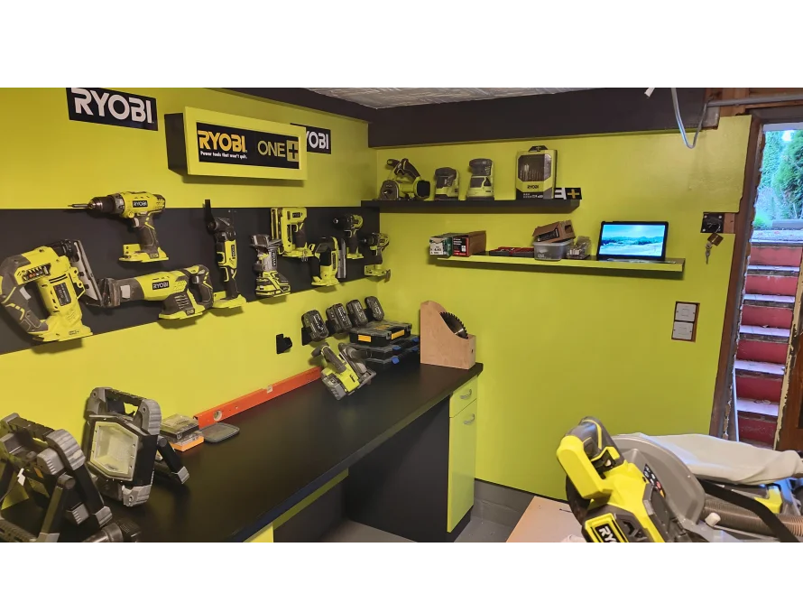 Werkstatt mit vielen Werkzeugen