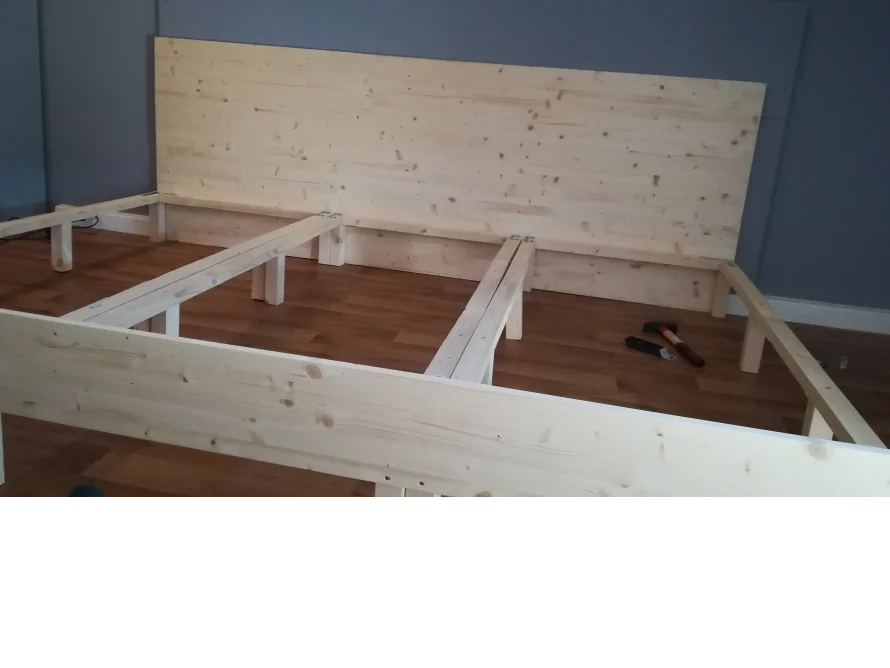 Wir haben ein Familienbett gebaut 