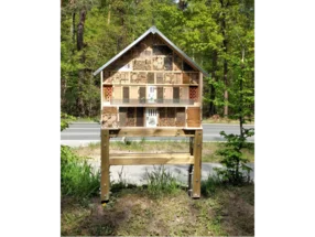 Insektenhotel am Waldrand