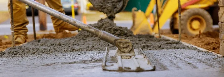 Betonieren einer Fläche mit Glättkelle