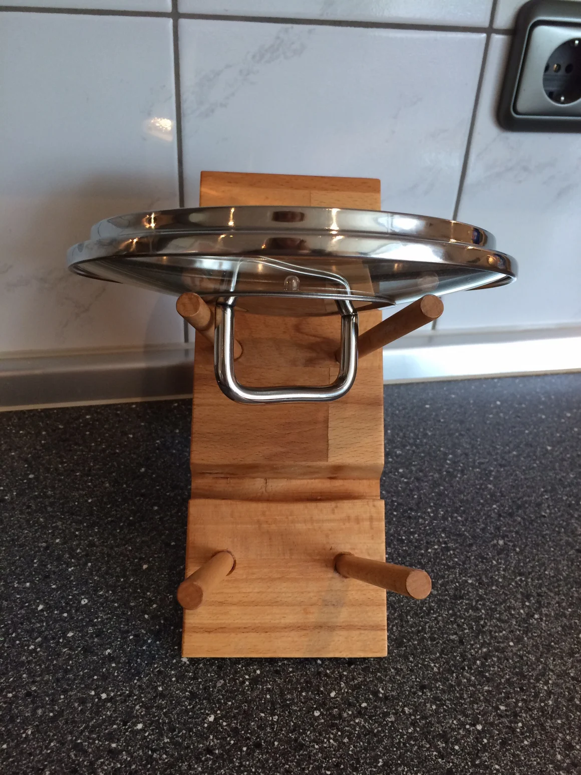 Topfdeckelhalter aus Holz
