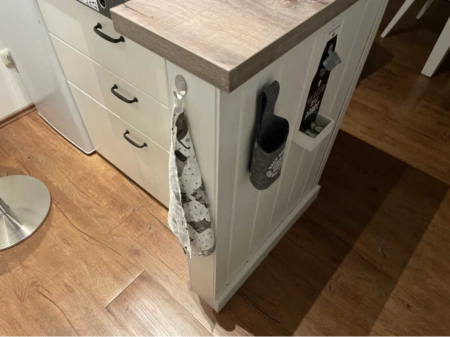 Küchenzeile mit Handtuchhalter