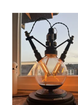 Steampunk-Lampe mit Glühbirnen