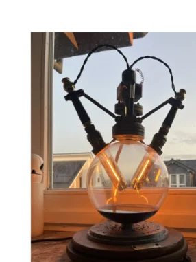 Steampunk-Lampe mit Glühbirnen