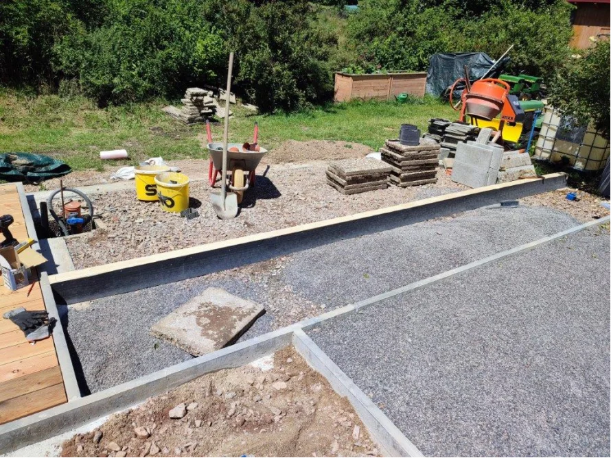 Gartenhaus-Fundament im Bau