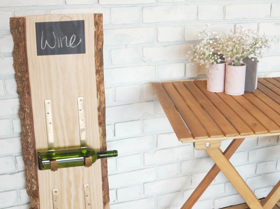 Rustikaler Weinflaschenhalter aus Holz