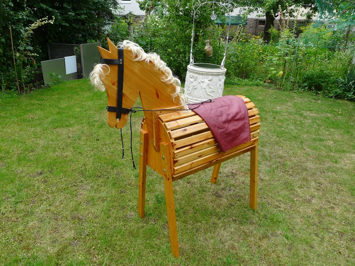 Spielzeugpferd aus Holz