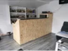 Selbstgebaute Bar aus Holz