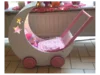 Spielzeug-Puppenwagen in Halbmondform