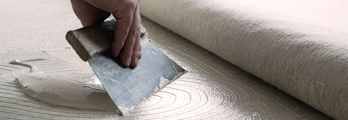 Ausroll-Vinylboden befestigen