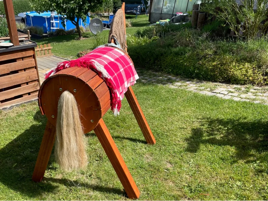 Spielzeugpferd aus Holz