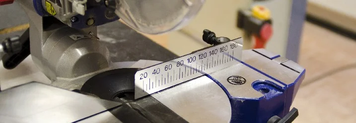 Gehrungssäge mit Winkelskala