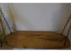 Hängeregal aus Holz mit Ketten
