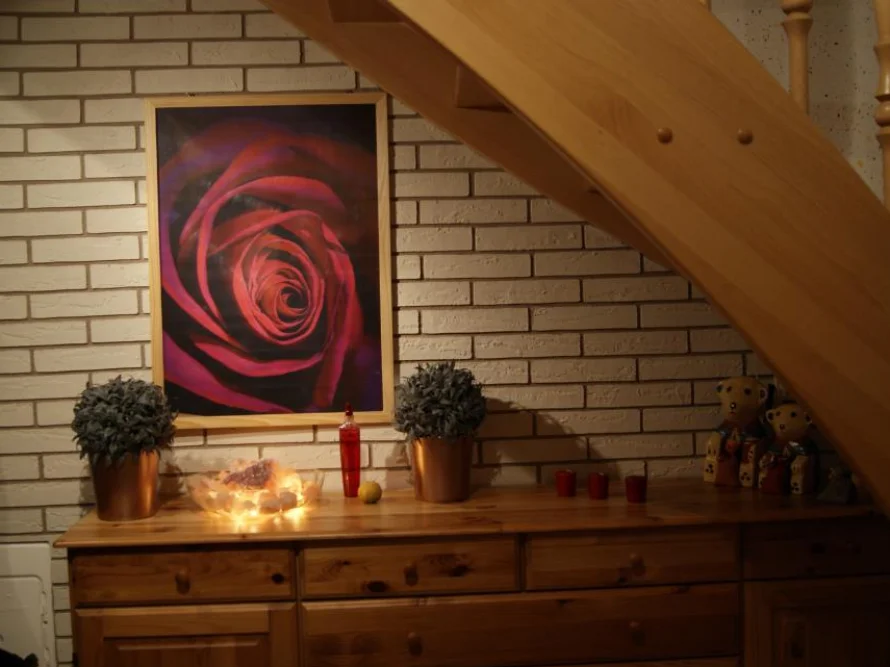 Einrichtungsecke mit Rosenbild