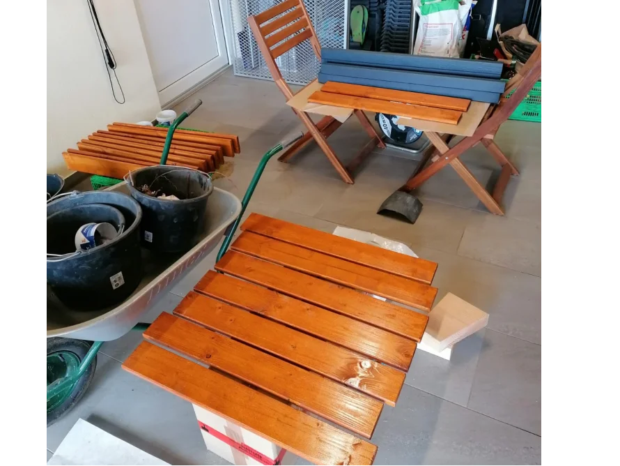 Gartenmöbel-Bauteile aus Holz