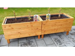 Zwei Hochbeete aus Holz