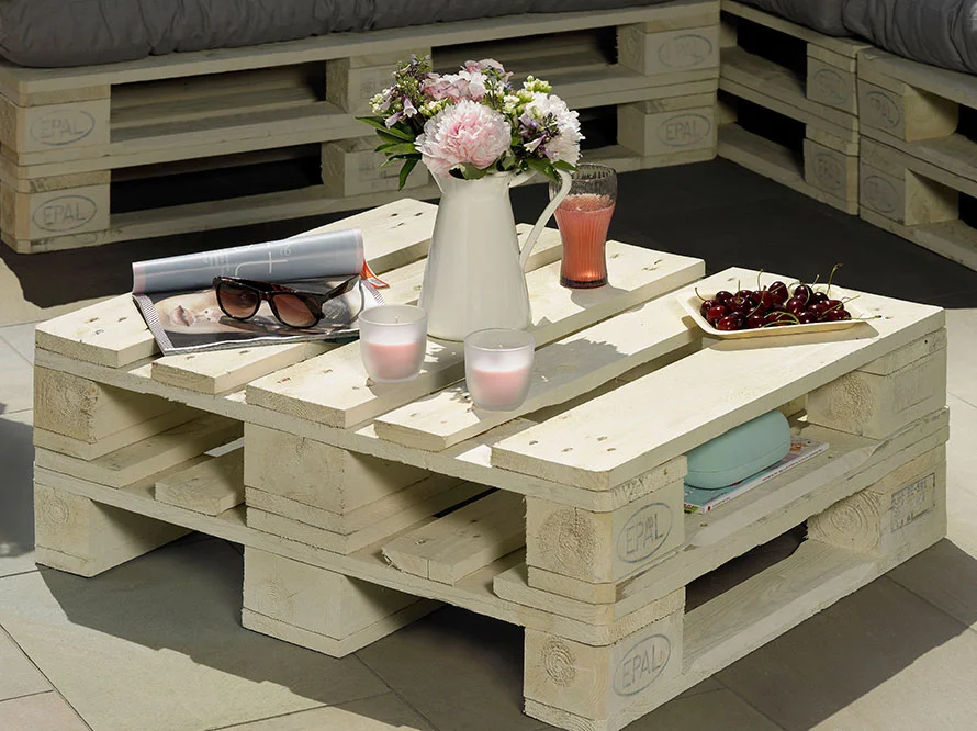 Rustikaler Couchtisch aus Paletten