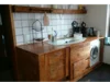 Rustikale Küchenzeile aus Holz mit Waschmaschine