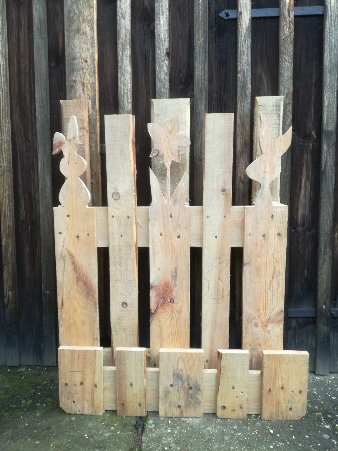 Osterdekoration aus Holz