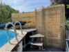 Pool mit Bambus Sichtschutz