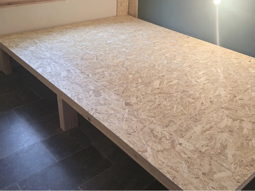 Holzrahmen mit Spanplattenboden