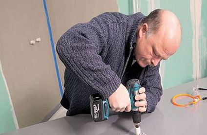 Duschrueckwaende montieren schneiden 717x467 Duschrückwände montieren