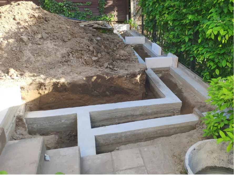 Betonfundament für ein Gartenhaus