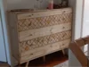 Holzkommode mit Rautenmuster