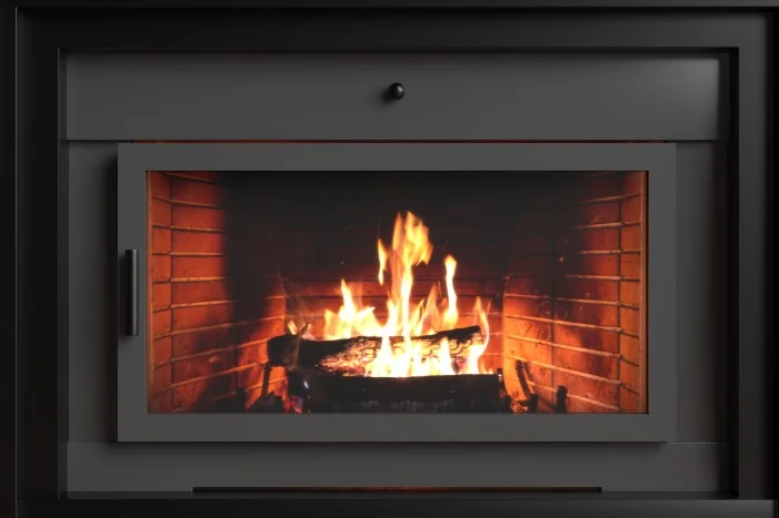 Kaminfeuer mit brennenden Holzscheiten