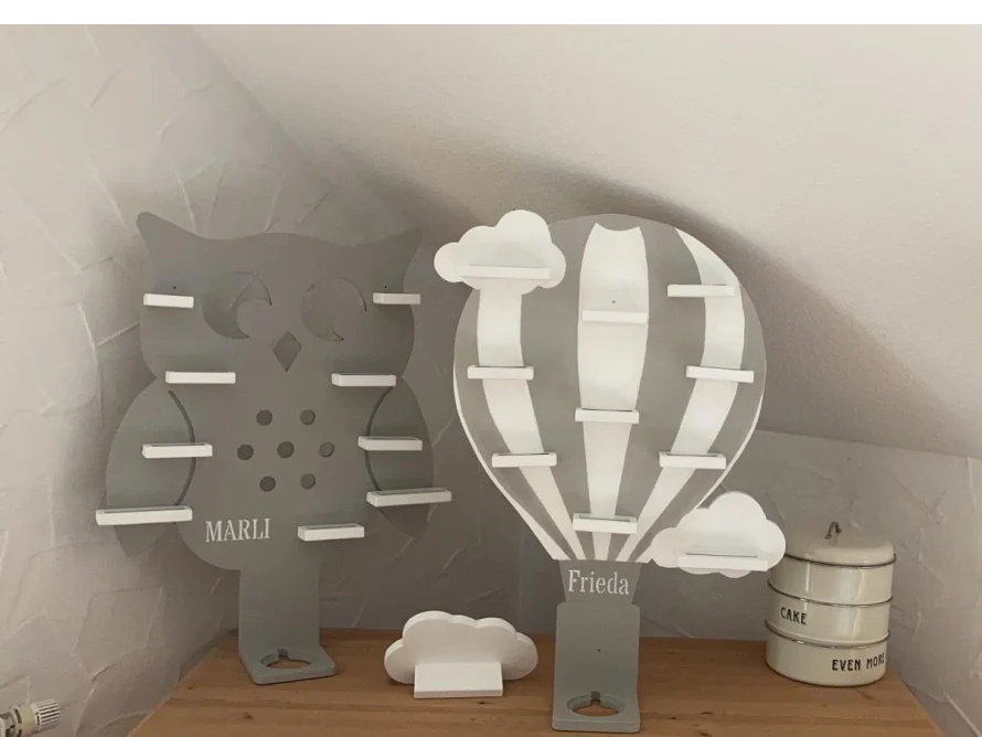 Zwei Wandregale in Form einer Eule und eines Heißluftballons
