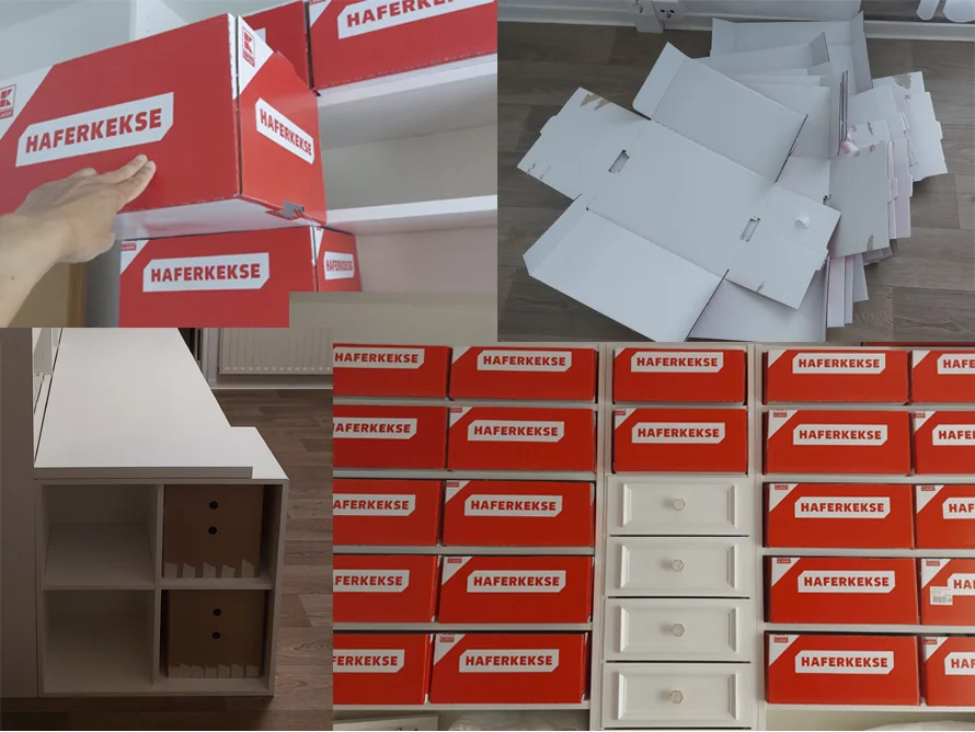 Person sortiert Kartons in einem weißen Regal