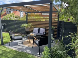 Gemütliche Sitzecke auf einer Terrasse